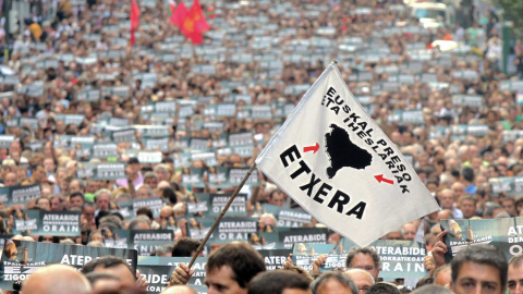 Una manifestación en Bilbao en favor del acercamiento de los presos de ETA.-  EFE/Archivo