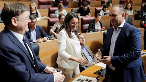 Ximo Puig, Mónica Oltra y Rubén Martínez Dalmau, al inicio del debate de investidura en Les Corts Valencianes. EFE/Manuel Bruque