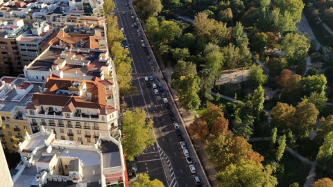 Imagen aérea de la calle Menéndez Pelayo, donde se proyecta construir el macroparking. Foto AV Retiro Norte.