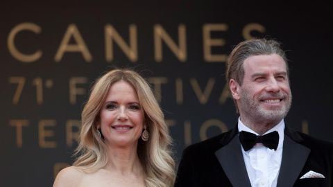 Los actores John Travolta y Kelly Preston en el Festival de Cine de Cannes en mayo de 2018. EFE/EPA/IAN LANGSDON.