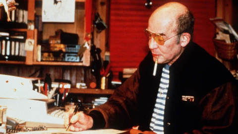 Hunter. S. Thompson, periodista y escritor, en su cabaña Owl Farm en Aspen, Colorado, en 1998 (Neale Haynes/Shutterstock)