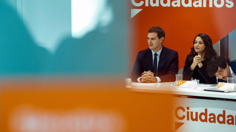 Albert Rivera e Inés Arrimadas, de Ciudadanos. / EMILIO NARANJO (EFE)