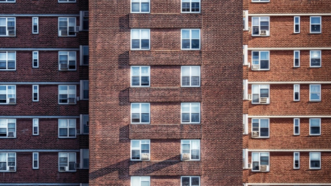 La celebración en abril de la Semana Santa ha afectado a la actividad del mercado inmobiliario. E.P.