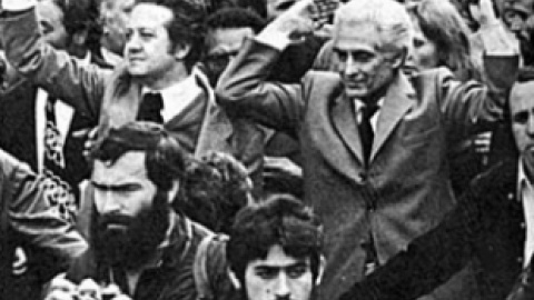 En la parte superior de la imagen, Soares y Álvaro Cunhal, líder del PCP, en el mitin del 1 de mayo de 1974. En el centro, en el primer plano, Miguel Sobrino.