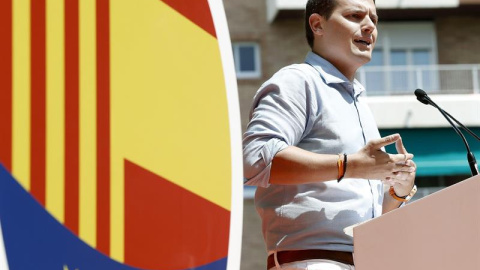 El líder de Ciudadanos, Albert Rivera, durante su intervención en el acto de presentación de Inés Arrimadas como candidata a la presidencia de la Generalitat. EFE/Andreu Dalmau