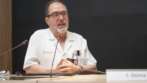 El doctor Jordi Dorca durant una conferència. Hospital de Bellvitge