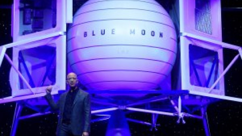 El multimillonario Jeff Bezos anuncia un plan para viajar a la Luna