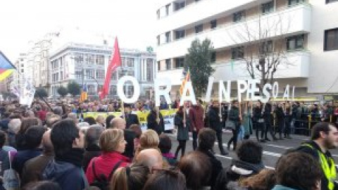 Miles de personas se manifiestan en Bilbao por un cambio en la política penitenciaria para los presos de ETA