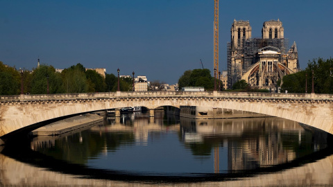 12/04/2020.- Vistas de la catedral de  Notre Dame (París). / EFE