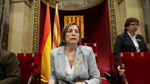 La presidenta del Parlament, Carmen Forcadell, antes del comienzo del pleno de la cámara autonómica del pasado 27 de octubre en la que se aprobó la declaración unilateral de independencia. REUTERS/Albert Gea