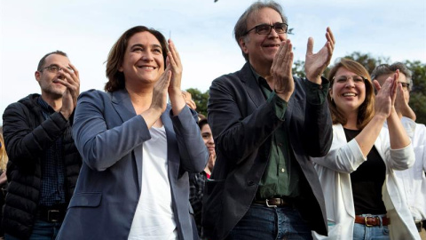 Ada Colau, Joan Subirats i Janet Sanz, els tres primers de la llista de Barcelona en Comú. EFE / ENRIC FONTCUBERTA