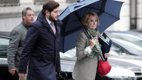 La expresidenta de la Comunidad de Madrid Esperanza Aguirre de camino a la Audiencia Nacional de Madrid, donde testificó en relación a la presunta 'caja B' del PP regional. Eduardo Parra / Europa Press / Archivo