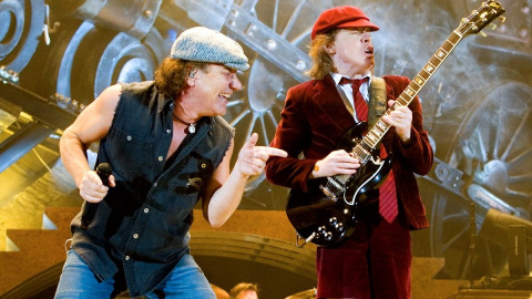 El cantante Brian Jhonson tuvo que dejar AC/DC por su sordera. / REUTERS