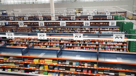 Interior del almacén de Mercadona para la venta 'online' ubicado en Barcelona.