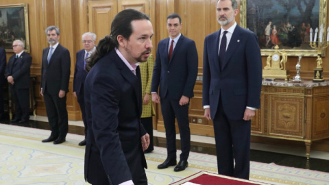 Pablo Iglesias, vicepresidente segundo del Gobierno y ministro de Derechos Sociales y Agenda 2030, promete su cargo ante el rey  CASA DE S.M. EL REY