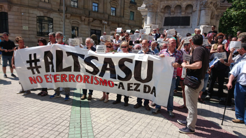 Imagen de la concentración en Pamplona de los familiares de los jóvenes de Altsasu.