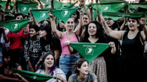 Los pañuelos verdes continúan su lucha en Argentina: "Ni una muerte más por abortos clandestinos"