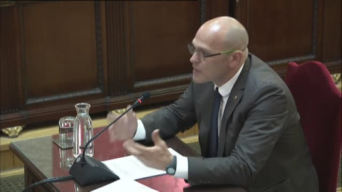 Romeva: "AquÃ­ no estamos sentadas solo 12 personas. EstÃ¡n sentadas mÃ¡s de dos millones de personas"