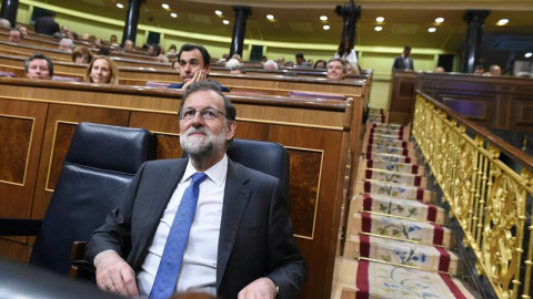 El presidente del Gobierno, Mariano Rajoy, en la segunda sesión del debate de enmiendas al proyecto presupuestario de 2017 esta tarde en el pleno del Congreso. EFE/Fernando Villar