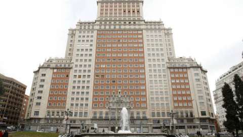 La Plaza de España, con el Edificio España, en Madrid.