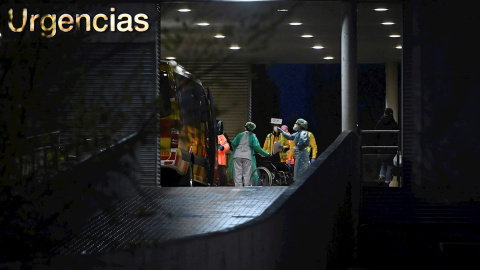 Vista general del exterior de las Urgencias del hospital Príncipe de Asturias de Alcalá de Henares (Madrid). EFE/FERNANDO VILLAR