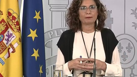 Captura de la señal institucional de Moncloa de la ministra Portavoz, María Jesús Montero, durante la rueda de prensa ofrecida este jueves. EFE/Moncloa