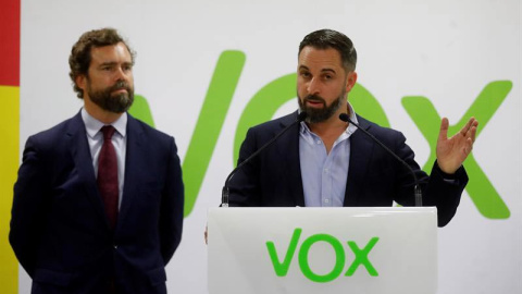 El presidente de Vox, Santiago Abascal, acompañado por Iván Espinosa de los Monteros en Madrid. (JUAN CARLOS HIDALGO)