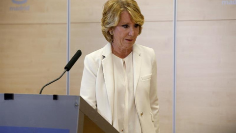 Esperanza Aguirre, durante la comparecencia en la que anuncia su dimisión. EFE/Kiko Huesca