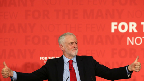 Jeremy Corbyn, líder de la oposición del partido Laborista durante un discurso en un acto de campaña.REUTERS/Neil Hall