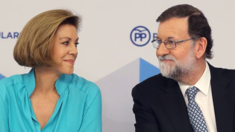 La exsecretaria del PP Dolores Maria Dolores de Cospedal y el expresidente del Gobierno Mariano Rajoy - EFE