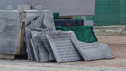 Destrucción del memorial histórico inacabado en el cementerio de La Almudena.