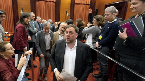 28/01/2020.- El exvicepresidente de la Generalitat, Oriol Junqueras, condenado a prisión por el 1-0, abandona la sala tras finalizar su intervención en la reunión de la comisión de investigación del Parlament sobre la aplicación del artículo 155 de