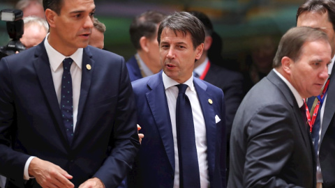 El presidente del Gobierno, Pedro Sánchez, y el primer ministro italiano Giuseppe Conte, en una imagen de archivo de una cumbre de la UE. EFE/Olivier Hoslet