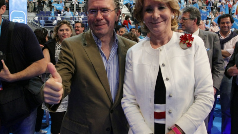 Francisco Granados y Esperanza Aguirre, juntos, en un acto del PP. Archivo EFE