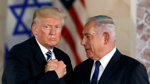 Donald Trump y el Primer Ministro de Israel Netanyahu. REUTERS/Ronen Zvulun.