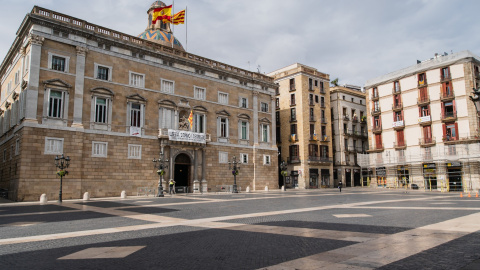 La plaça Sant Jaume, completament buida pel confinament. JOEL KASHILA.