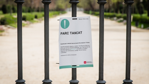 El Parc de la Ciutadella resta tancat, com la resta de parcs i jardins de tot el país. JOEL KASHILA