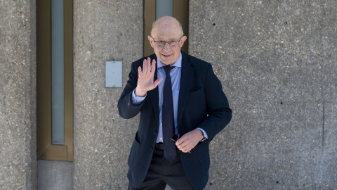  El exministro de Hacienda Cristóbal Montoro a su llegada a la capilla ardiente del exministro Josep Piqué, en el Tanatorio M-30, a 7 de abril de 2023, en Madrid (España). Alberto Ortega / Europa Press