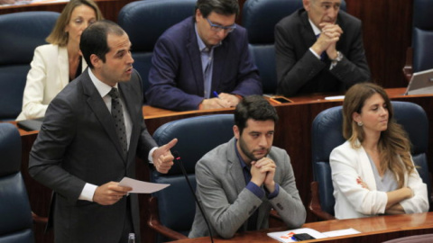 El líder de Ciudadanos en la Comunidad de Madrid, Ignacio Aguado, en el último pleno de la Asamblea en el que comparó a Cifuentes con Ignacio González. EFE