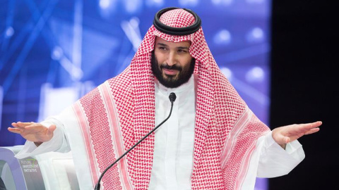 Fotografía cedida por el Palacio Real Saudí, que muestra al príncipe heredero saudí, Mohamed bin Salman, mientras asiste al foro económico Future Investment Initiative (FII) o "Davos del desierto" en Riad, Arabia Saudí, hoy 24 de octubre de 2018. El