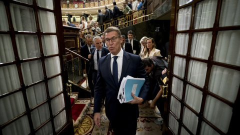 El líder del PP y candidato a la Presidencia del Gobierno, Alberto Núñez Feijóo, a su salida de la primera sesión del debate de investidura. -A. PÉREZ MECA / Europa Press