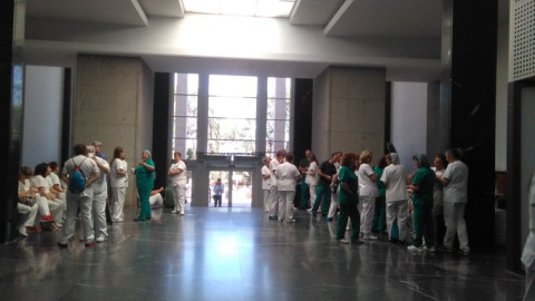 Limpiadoras del Hospital Clínico San Carlos de Madrid durante una huelga de 2019./ MATS