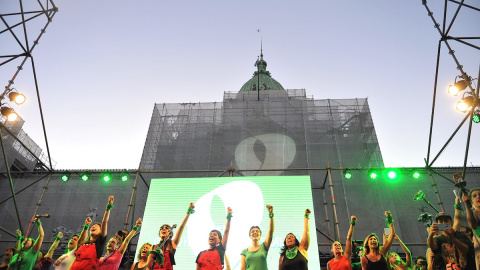 19/02/2020.- El colectivo chileno "Las Tesis" junto con activistas feministas argentinas realizan su tradicional performance "Un violador en tu camino". / EFE