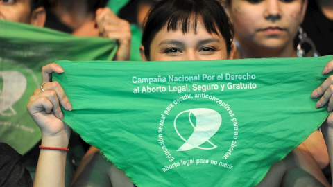 19/02/2020.- Retrato a una de las participantes de una movilización a favor del aborto este miércoles, en Buenos Aires (Argentina). / EFE