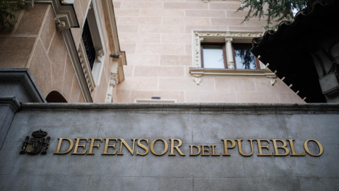 Fachada de la sede del Defensor del Pueblo, en Madrid. EUROPA PRESS/Alejandro Martínez Vélez 