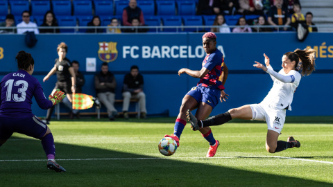 Imagen de un partido entre el FC Barcelona y el Sevilla FC Femenino, de la Liga Iberdrola. E.P./Javier Borrego.