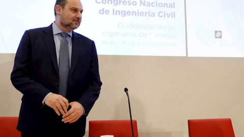 El ministro de Transportes, Movilidad y Agenda Urbana, José Luis Ábalos, inaugura el VIII Congreso Nacional de Ingeniería Civil. (BALLESTEROS | EFE)