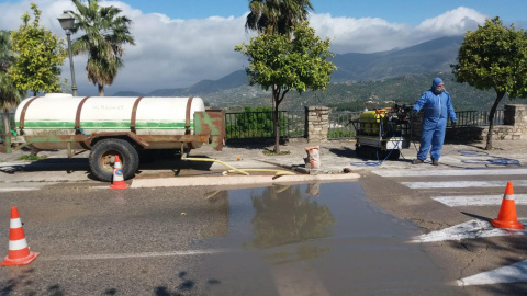 Foto del vado sanitario para la entrada y salida de vehículos en Zahara de la Sierra (Cádiz).