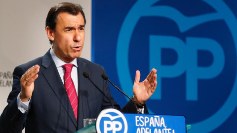 El coordinador general del PP, Fernando Martínez-Maíllo, durante la rueda de prensa posterior a la reunión del Comité de Dirección del partido, hoy en Madrid. EFE/Angel Díaz