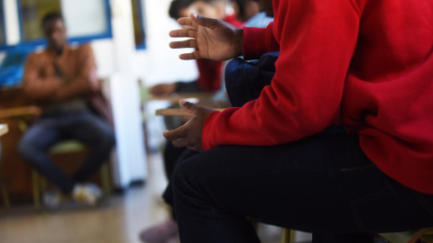 Las manos de uno de los jóvenes migrantes, protagonistas del Proyecto SER. FERNANDO SÁNCHEZ